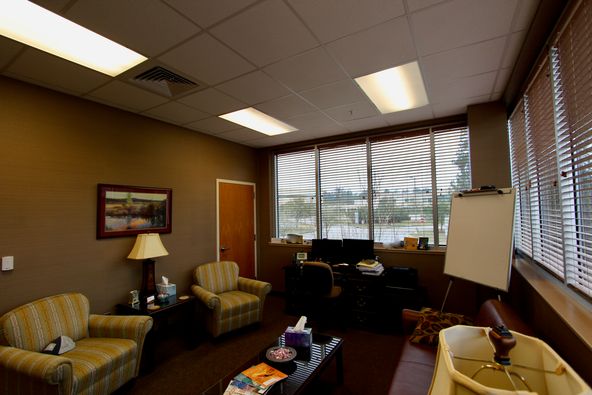 Class A Office/Medical : 2 Southern Point Pkwy, Hattiesburg, MS 39401